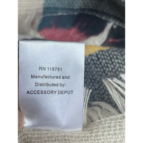 Accessory Depot Plaid blanket scarf with small fringes - Picture 7 of 8